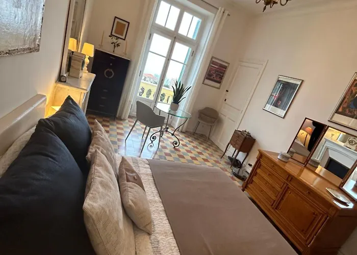 Ancien Palace 4couchages Vue * Menton